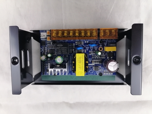 100 V a 240 V AC Entrada 12 V DC Saída Controle da fonte de alimentação